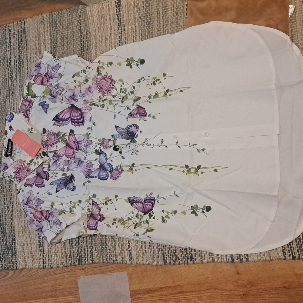 Sleeveless blouse